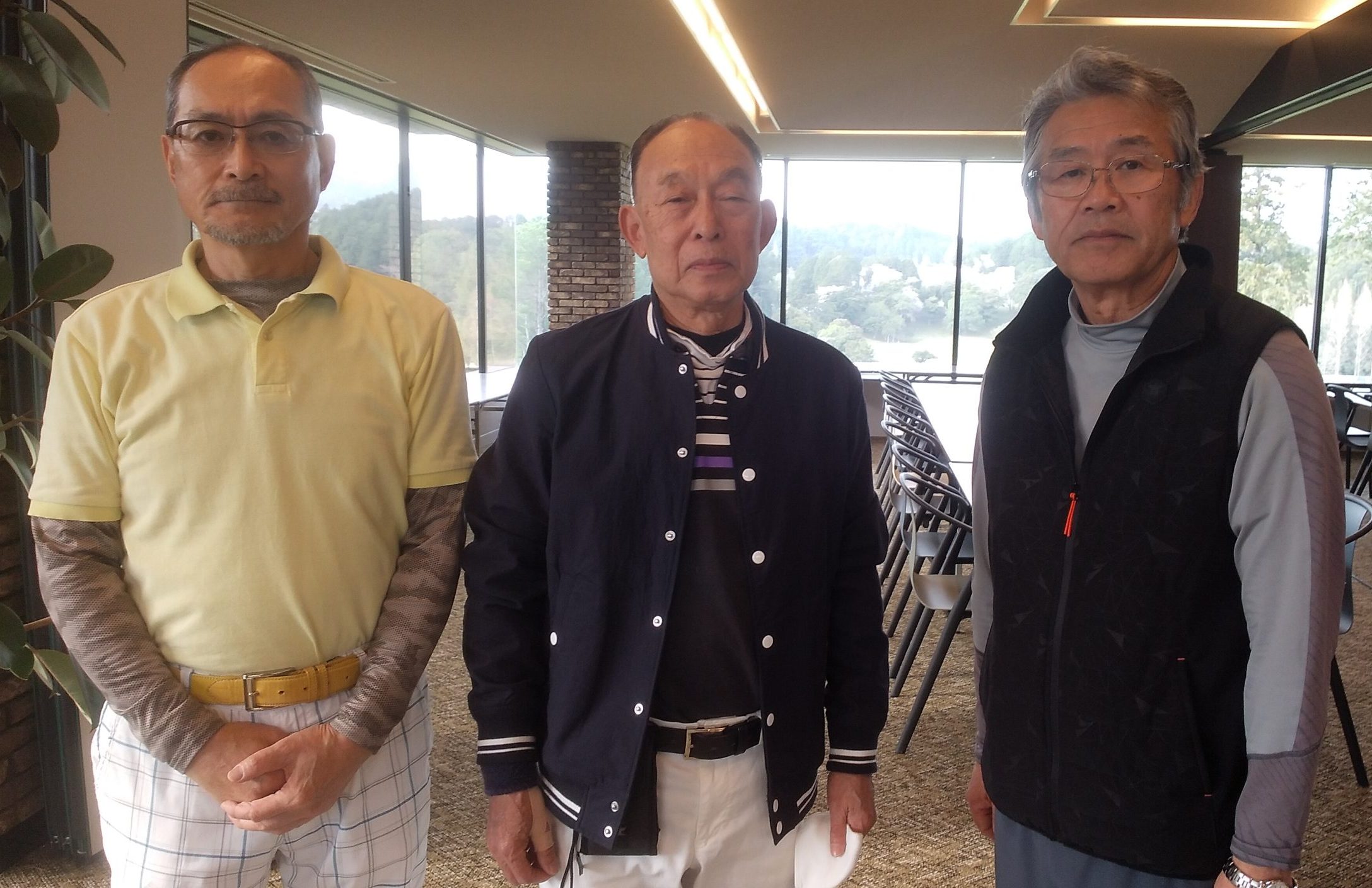 左が3位の井上さん、中央が優勝の木部さん、右が準優勝の江島さん